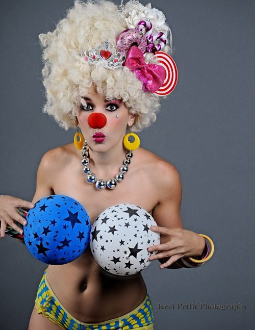 Sexy clown pinup by Keri Pettit for Goomah Magazine!