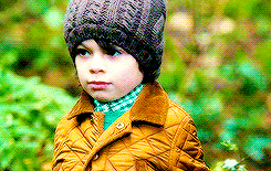 rumplestiltskin:  Roland Hood: everyone’s baby hobbit (ﾉ◕ヮ◕)ﾉ*:･ﾟ✧ 