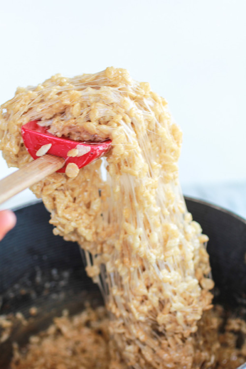 sweetoothgirl:  Brown Butter Vanilla Bean and Nutella Swirled Rice Krispie Treats 