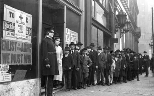 People wait in line to get flu masks on Montgomery Street (San Francisco, 1918).