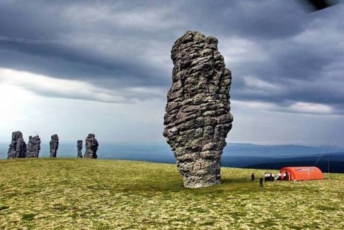 THE MANPUPUNER FORMATIONSIn Mansi their name means “little mountain of the gods”, but they are also 