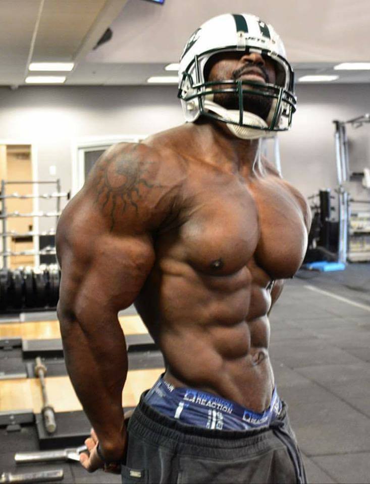 black-daddylover:  oxyparis:Fred Sanya Shaka  Beautiful daddy  I love his body
