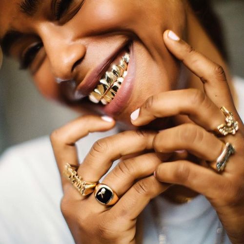 vashtie - Golden Girl | @gregnoire...