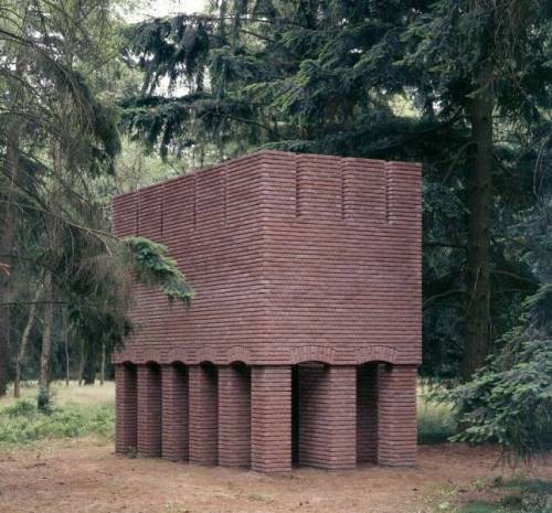 picard-schreckensberger:Per Kirkeby Backsteinskulptur, 1988 Middelheim, Antwerpen