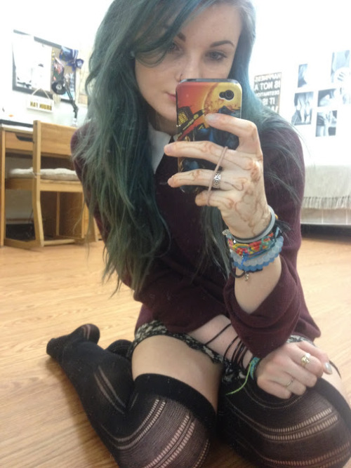 fragilefalling:  posting my old sidebar bc ive needed an update and this isnt on the face page (-: