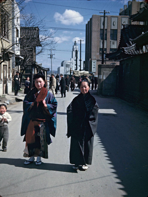 Street scenes of Japan in the late 1940s