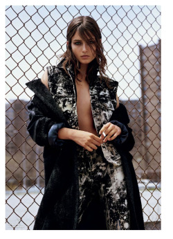 femalemodels:  Andreea Diaconu by Alasdair Mclellan for V magazine, Fall, 2013. 