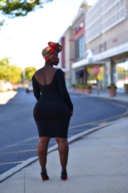 darkskindchk:  Girlie O   Dress: silhouettestylez.com