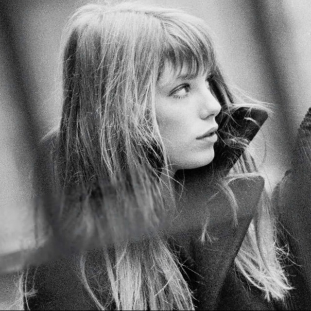 Jane Birkin in the courtyard of the French National College of Fine Arts, in Paris, 2nd January 1969. Photos by 