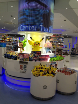 zombiemiki:  I had the day off today so I went to the Tokyo Bay Pokemon Center for the very first time! (Finally!!) I am so used to going to the Tokyo Center, being somewhere new with an entirely different store layout and more space was really fun. Now