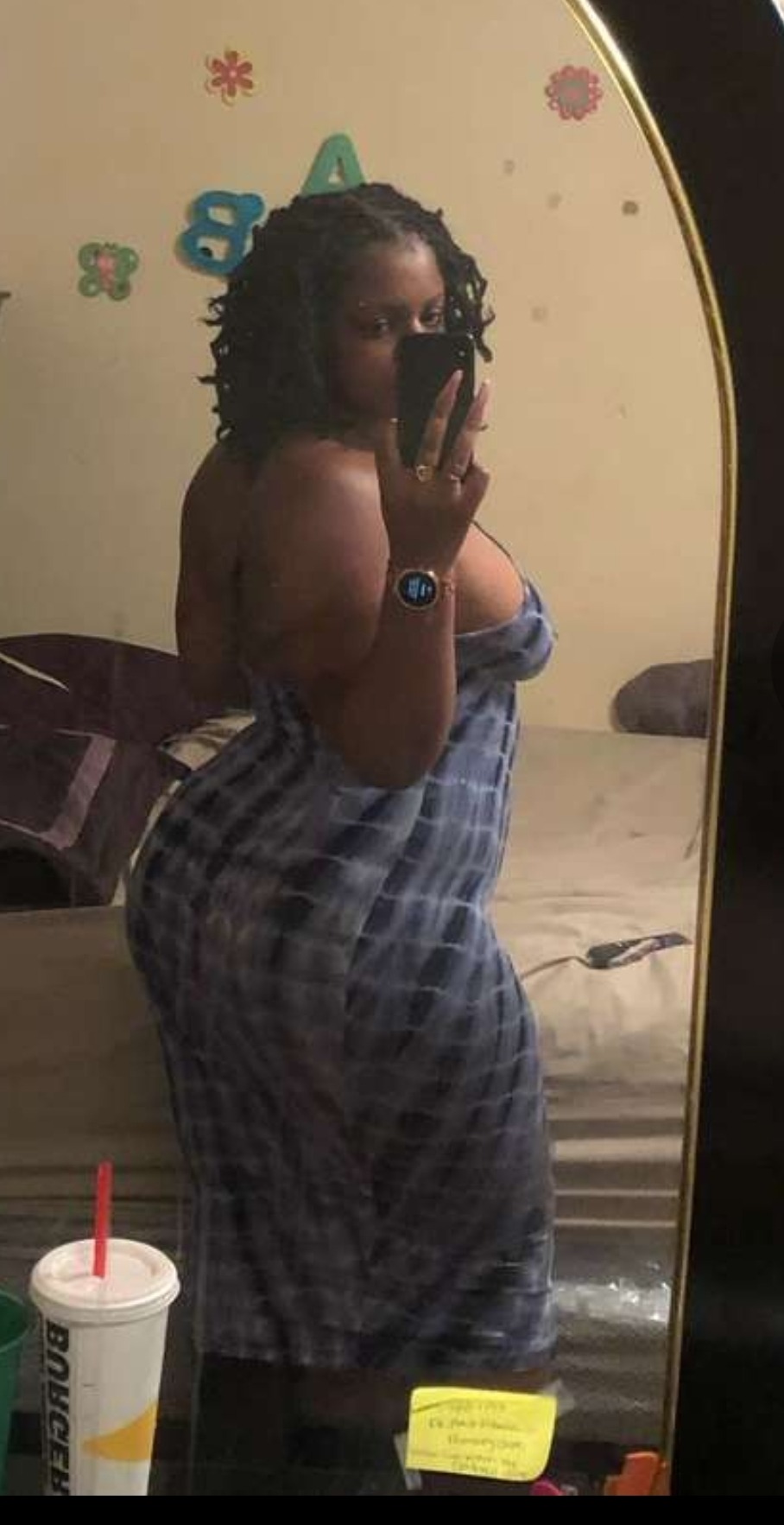 hoezgonnaho:  wannabe tagged hoe sellin ass