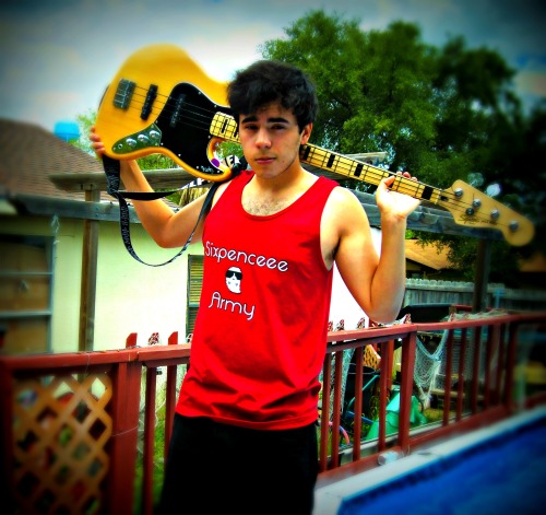 sixpenceee:  skittles2491:  theabsintheraven:  tvatr:  sixpenceee:  theabsintheraven:  pppttimbatman:  got my sixpenceee tee today!  Oh hai there handsome.  love this!  Is the guitar necessary tho. No ones impressed you play  No ones impressed that you’re