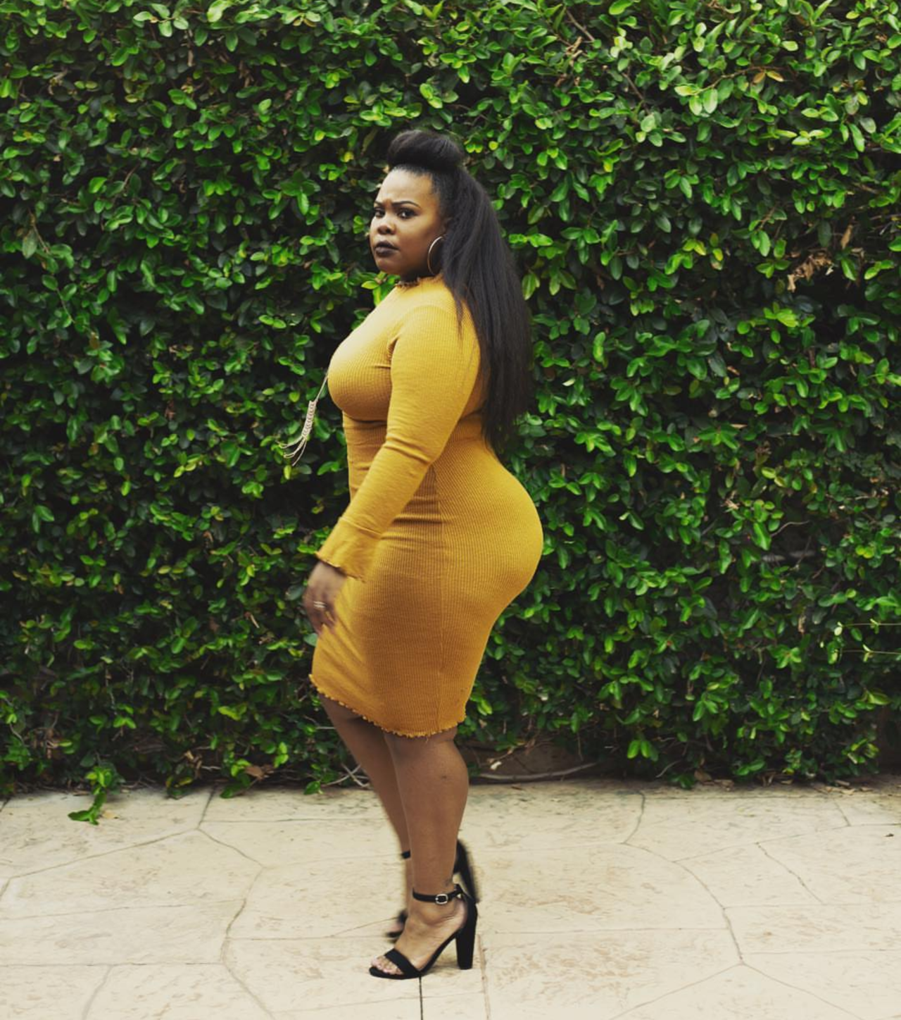 yungthotsica: yungthotsica: Amber Riley out here posting pics of her caked up and