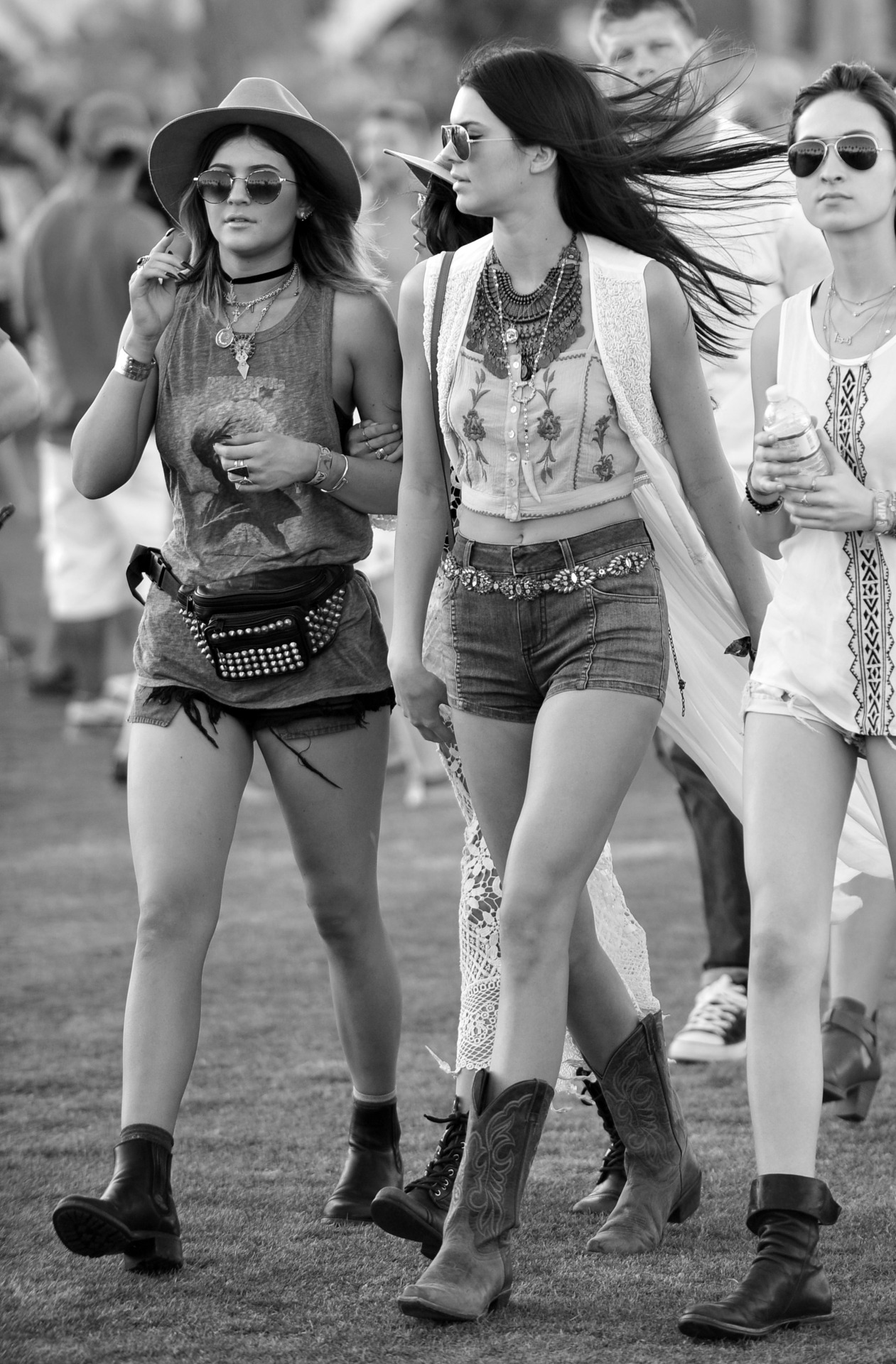 senyahearts:  Kylie &amp; Kendall at Coachella, Day 1 - (11/04/2014) 