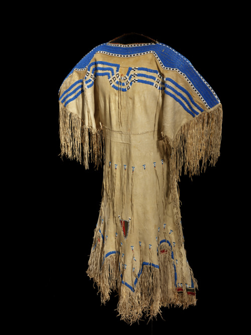 Dress Pikuni Blackfeet (Piegan) Peoplec.1850National Museum of the American Indian (Catalog Number: 