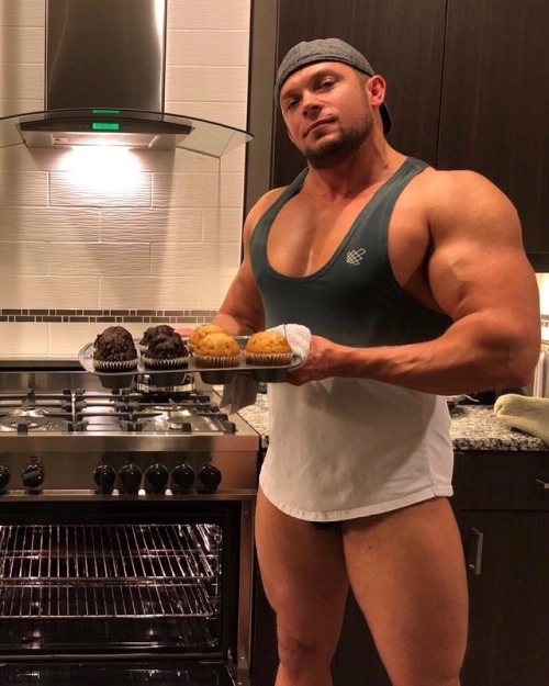 Who’s hungry? Just kidding, i suck at cooking, i can only serve cakewww.instagram.com/prestonbrok 