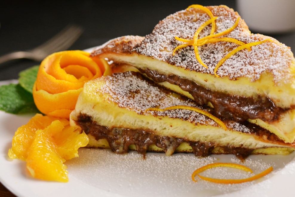 do-not-touch-my-food:  Chocolate and Mascarpone Challah French Toast