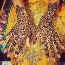 overlycriticalspice:  hennamendhi: Henna for a wedding!  Handsonhenna.com  lovely