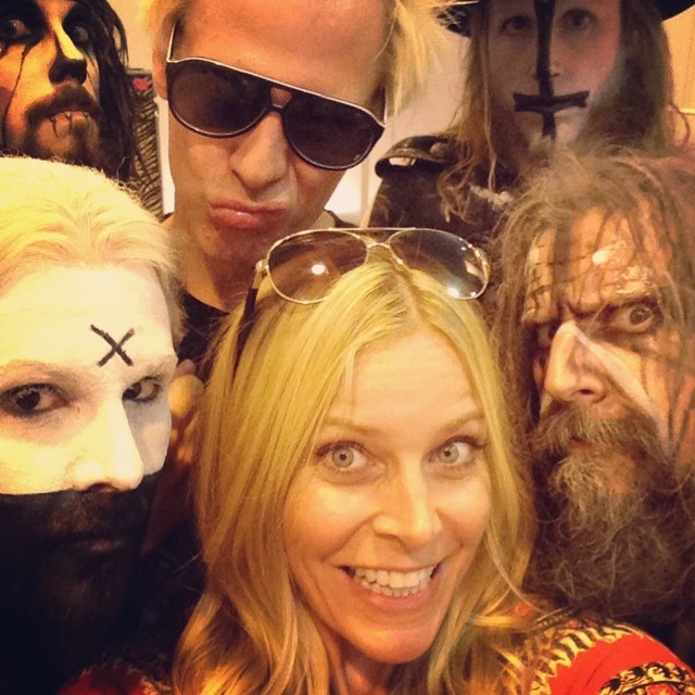 anal-horney-official:  sherimoonzombie:  Backstage in Prague with the dudes!  looks