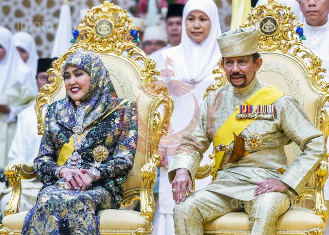 Brunei Royals u2014 Royal Wedding 2015. Powdering the Groom and Bride