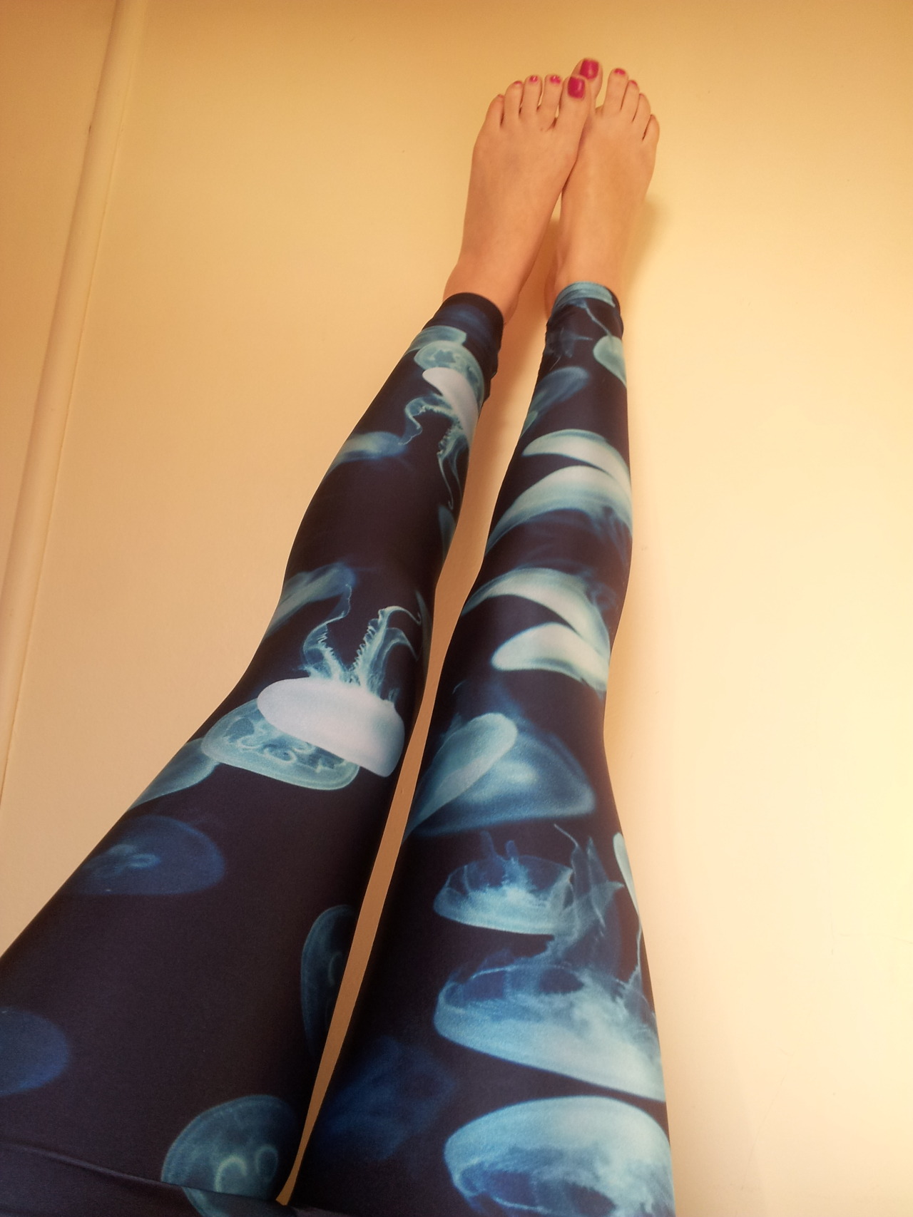 secretcindy:  My favourite leggings :) The Black Milk free shipping all month, no