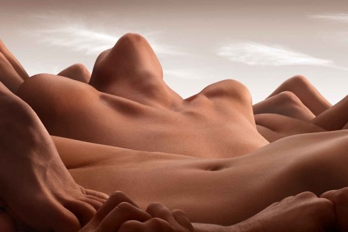 insanity-and-vanity:The human body — with all its peaks & valleys — is art in and of itself