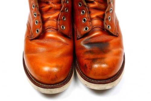 red-wing-shoes-taiwan:  Red Wing - 犬標復刻#9871 in Gold Russet “Sequoia” leather. 此雙犬標復刻為2011年秋冬於日本市場獨家上市，連同6吋方頭的9875以及Pecos 9866一起發售，也由於Red Wing台北旗艦店於2012年3月成立時，正式引進台灣。此鞋款特別之處在於全新考究的皮革色，以求忠實復刻Irish