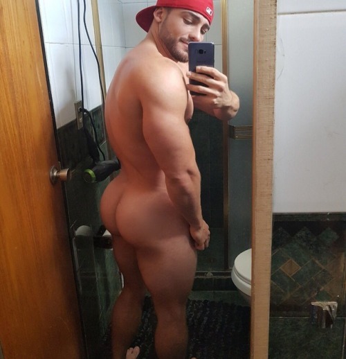 henrylicett - SelfieThat Ass!