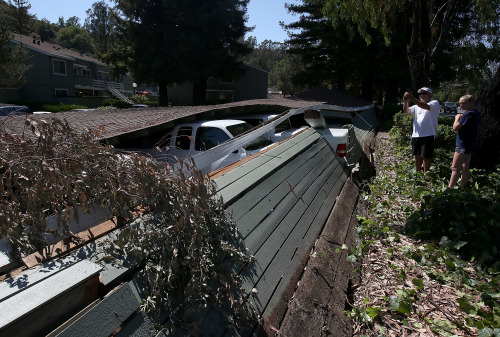 yahoonewsphotos:  Strong earthquake rocks California A powerful earthquake that struck the heart of California’s wine country caught many people sound asleep, sending dressers, mirrors and pictures crashing down around them and toppling wine bottles