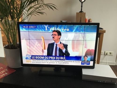 p-andore:French TV will never cease to amaze me
