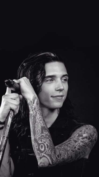 alternativexpez:  Andy Biersack lockscreens