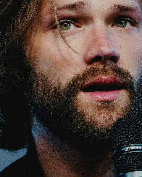 Would you just look.moose your eyes are godly ♡♡