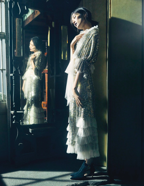 shallowedinthesea:Tao Okamoto photographed by Emma Summerton for Violet Book Japan issue #2