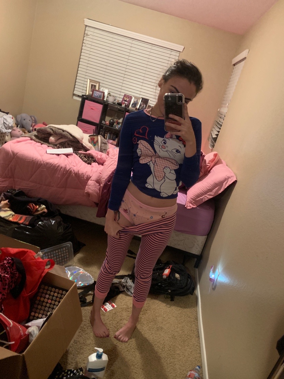 bby-lttl-spc:  Ignore how messy my room is but I just love my training pants and