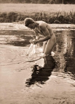 vintage nudist http://blogzen00.tumblr.com/