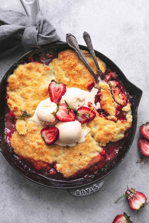 sweetoothgirl:    Strawberry Cobbler  