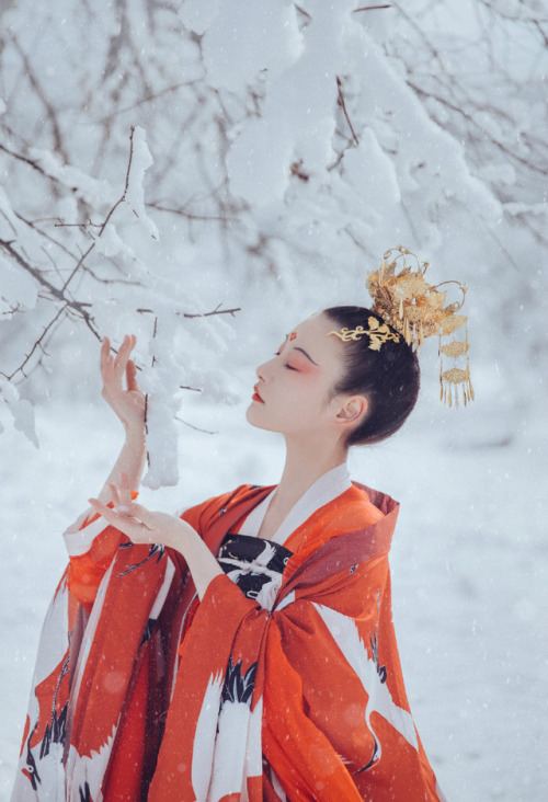 hanfugallery:Traditional Chinese hanfu by 小艾野