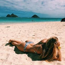 Hawaii Beach Hotties