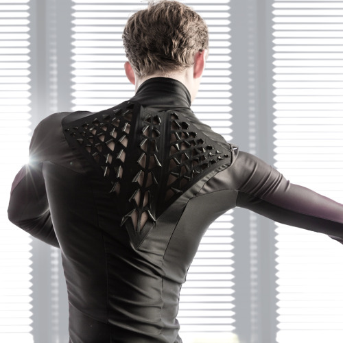 chachidesign: MIT Media Lab’s BioLogic material opens and closes in response to humidity http: