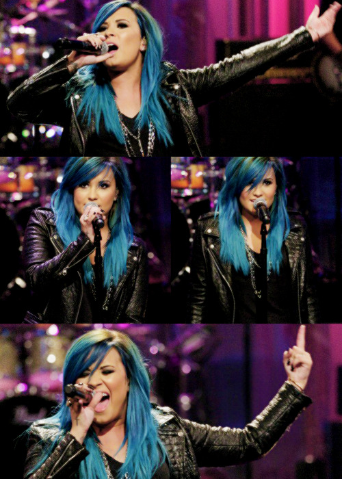 cantstopdemi:  Demi as Bluevato on The Tonight Show with Jay Leno. 