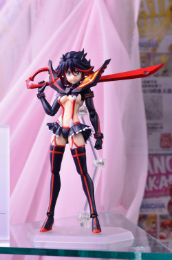 ohnoraptors:  ボークスでfigma「纏流子」デコマス展示中 下乳完全再現！ (by mjyuki)  I don&rsquo;t really see the point of figurines. But kill la kill was one of my favorite anime in awhile. Would love to see some sexy ryuko cosplay.