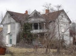 faerybites:  destroyed-and-abandoned:  Abandoned House in Chilhowie, VA  ☾☆ 