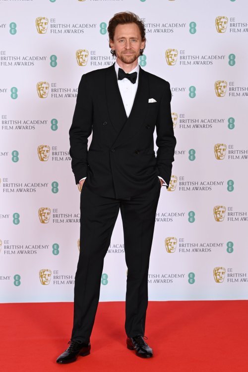 uhlikzsuzsanna: Tom Hiddleston at EEBAFTAs April 11, 2021. Via Torrilla