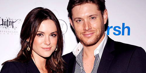 justjensenanddean:cmartinsmile-blog: ❝I just kind of stay out of the way. It’s awkward for me 
