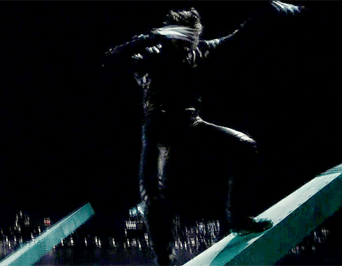 HUGH JACKMAN AS WOLVERINE ‘LOGAN’  X-men (2000) - Dir. Bryan Singer