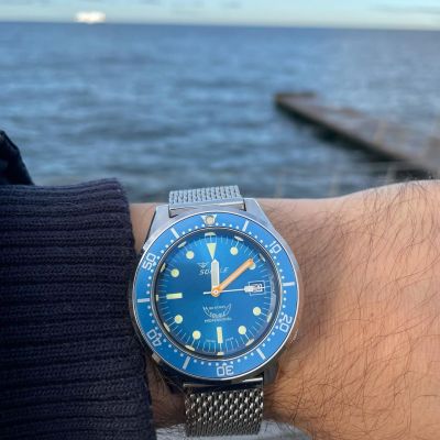 Instagram Repost
rockmetalguitar  Perfect day for a blue 1521 #squale
 [ #squalewatch #monsoonalgear #divewatch #watch #toolwatch ]