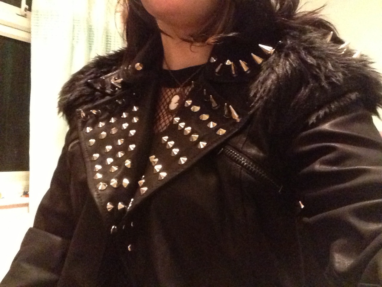 agh, this is my super hot girlfriend, rocking the leather! GO! Adore and praise her,