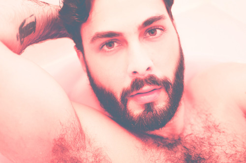 20-cm:  nsfjp:  Bubbling Hot Pt.1 with SáJoão by me, JP, for nsfjp.tumblr.com  Para ouvir: No Doubt - Bathwater 