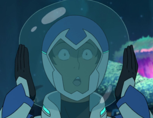 garrettshunk:hunk and lance reacting to the bubbles was so mcfreaking cute