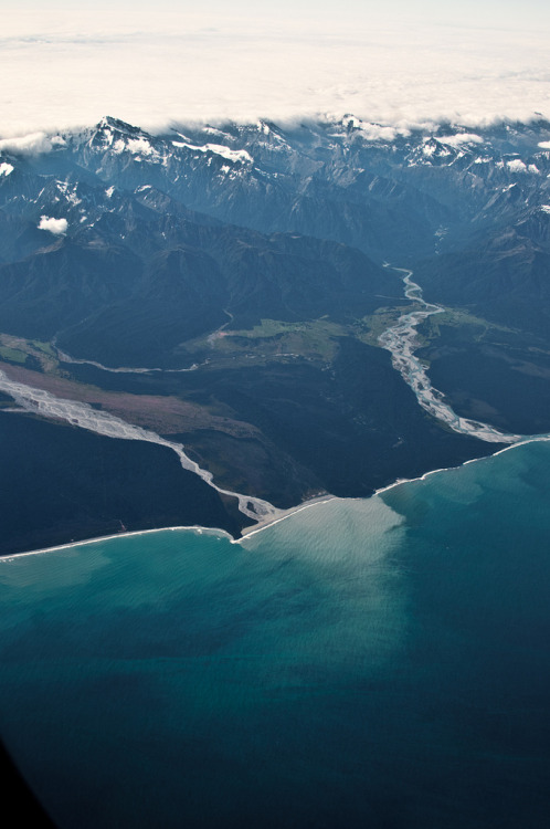 de-preciated: South Island Mountain by Mathieu Chardonnet on Flickr. Source - (flic.kr/p/ba2x